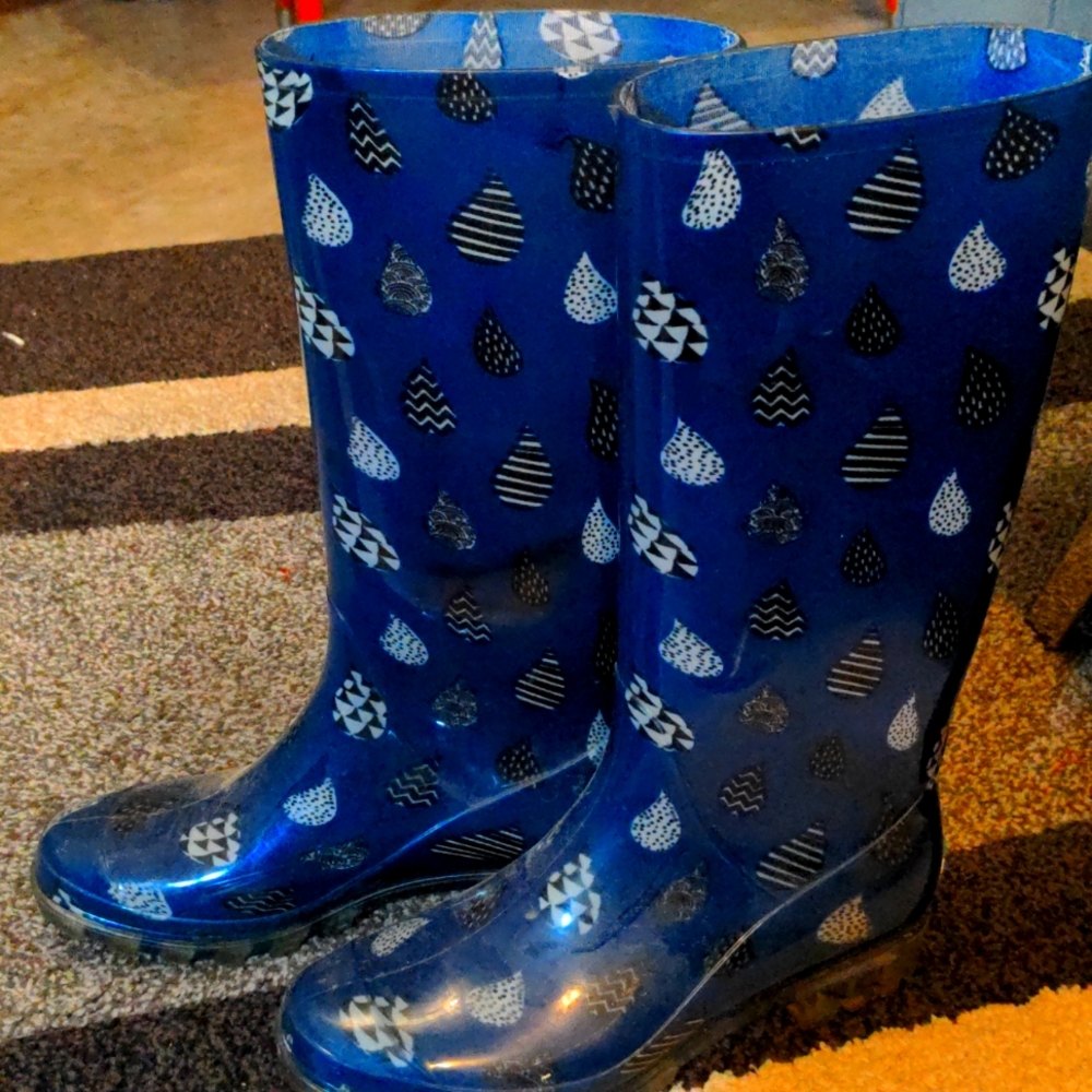 Tom's Rainboots Size 6